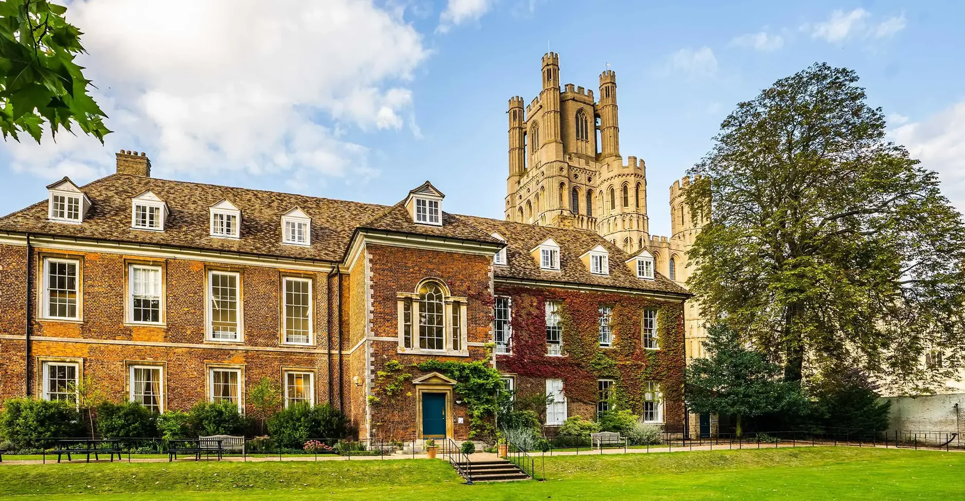 展望学院代表访问英国千年学府伊利国王学校,感受教育传统与文化传承
